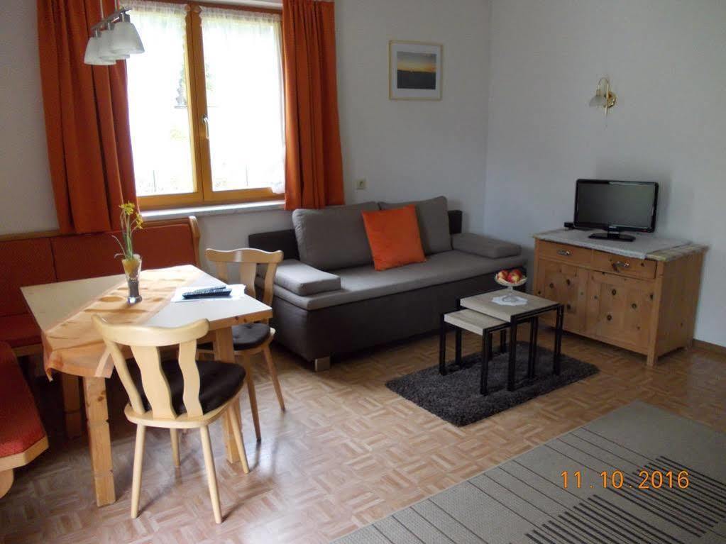 Haus Schoderbock Apartment Sankt Leonhard im Pitztal Bagian luar foto